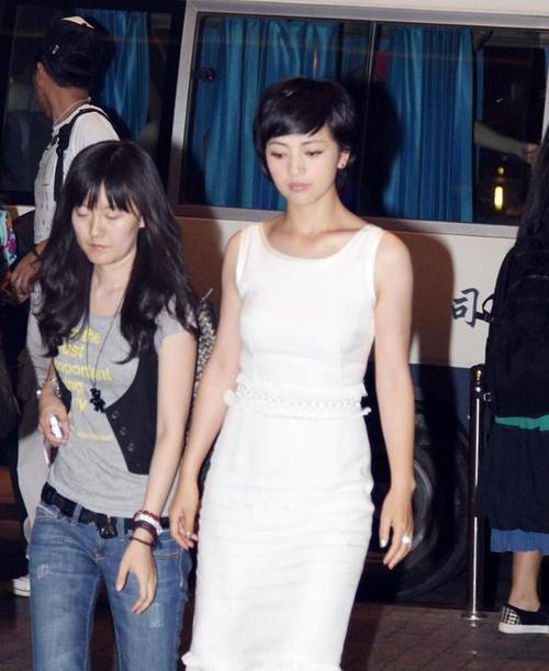 罗海琼身材太棒了穿紧身裙子勾勒性感曲线不比顶级超模差