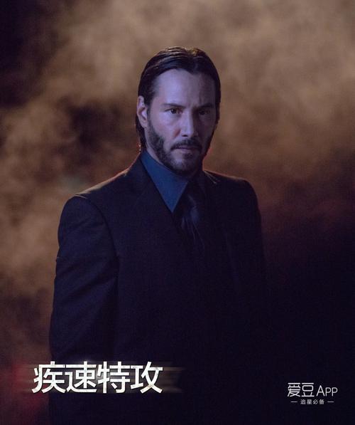 冷峻忧郁的人物形象与传奇杀手约翰·威克的形象完美贴合,"再次让大家