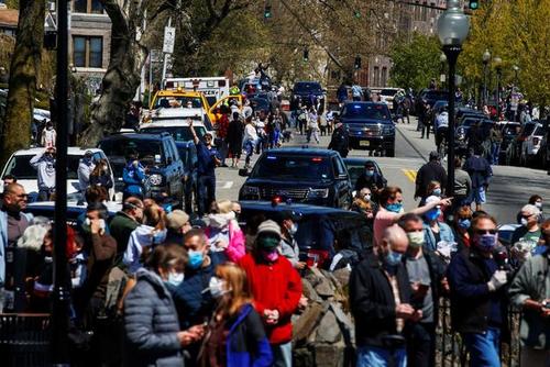 美死亡数再创新高,抗疫让人不敢恭维,还要围观