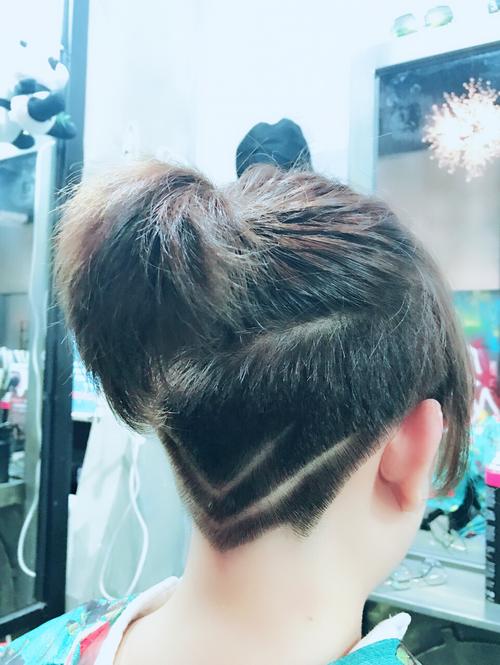 短发半剃头_发型_纹身_刘海_时尚_发型