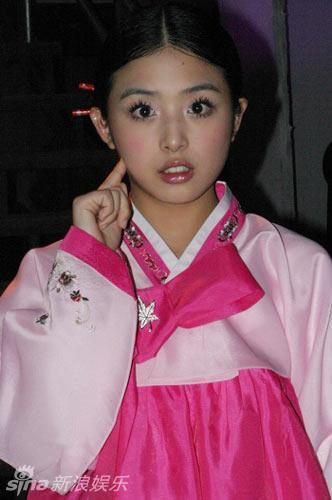  p>张含韵,1989年4月9日出生于四川省德阳市旌阳区,中国内地流行乐女
