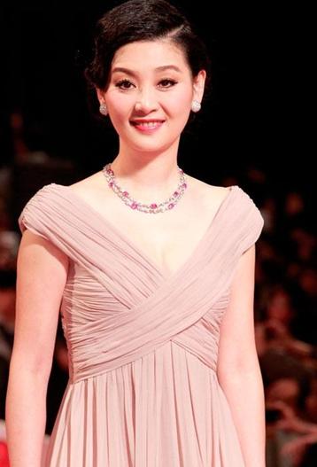 徐帆 身高:164cm 体重: 50kg