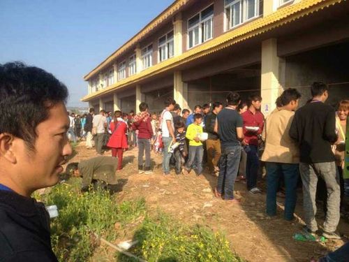 缅甸果敢部分难民向泰国边境流动每十多分钟就闻炮声