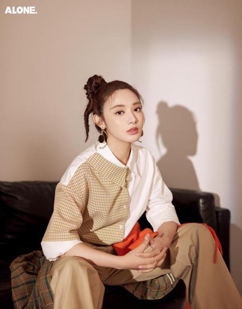 东宫女主彭小苒近期美图合集红衣小枫和现代版胖虾仁爱不过来