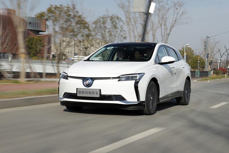 确认过眼神,是辆好开的电车,试驾别克微蓝6