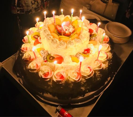 就是这个大蛋糕哦,漂亮吗?