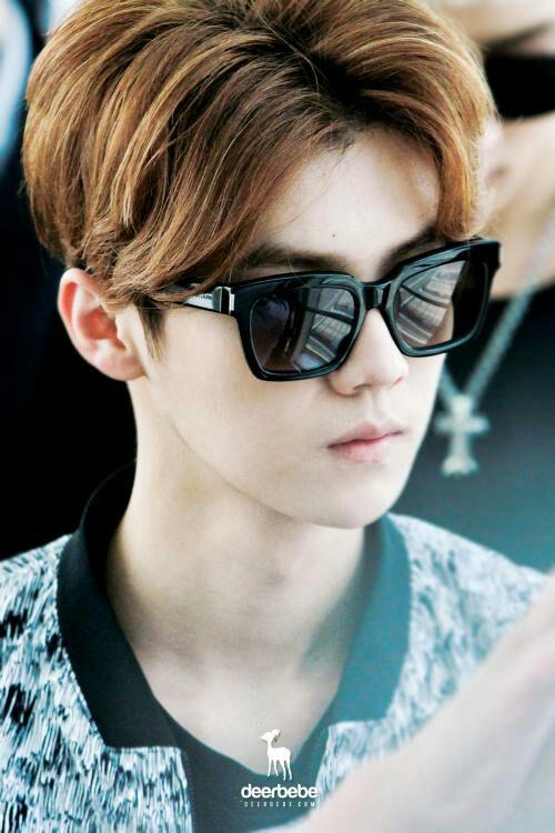 cast:鹿晗 关晓彤  夏北安 许烟 ――kbr 鹿晗下车,带着墨镜的眼睛