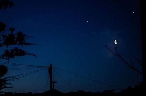 waning moon and morning planets