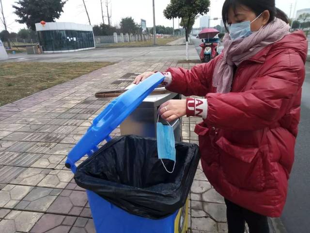 口罩垃圾运输车新冠病毒商业集中区