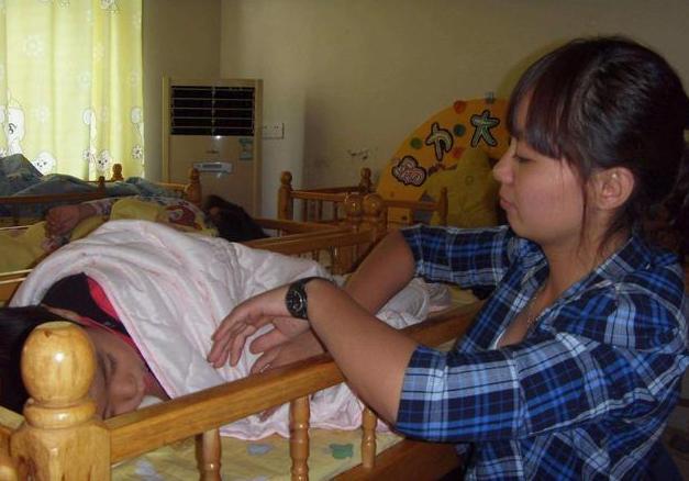 没有什么比让你的孩子在中午睡觉更困难的了.