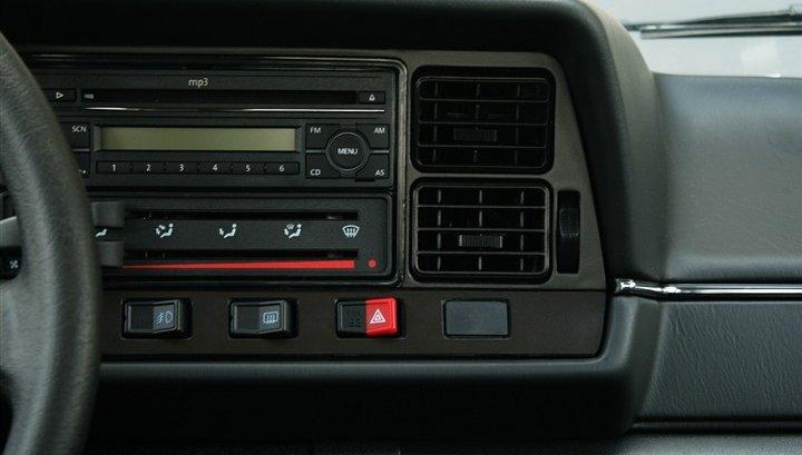 > 大众桑塔纳中控台