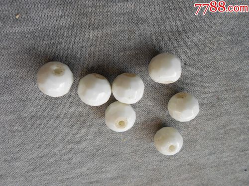 早期白色陶瓷多边形小珠子