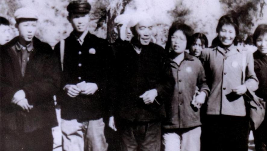 陈永贵二儿子陈明善,曾当过兵,却因为父亲而断送"前程