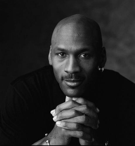 拿几张篮球之神乔丹的高清图,不要太大.qq头像用.(最好有他扣篮的!