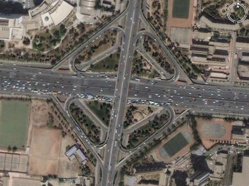 图片:2张  安慧立交桥系机动车和非机动车分行的三层菱形苜蓿叶式立体