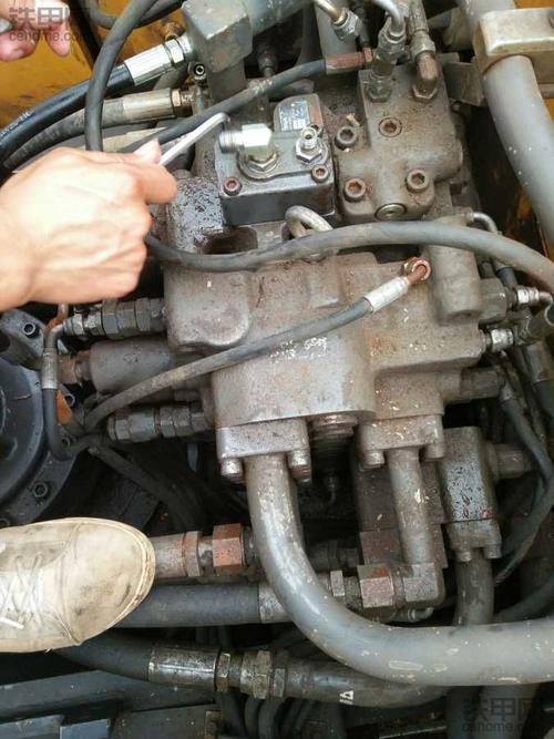 跪求高手,沃尔沃240中臂不合流咋回事,是那个阀有问题