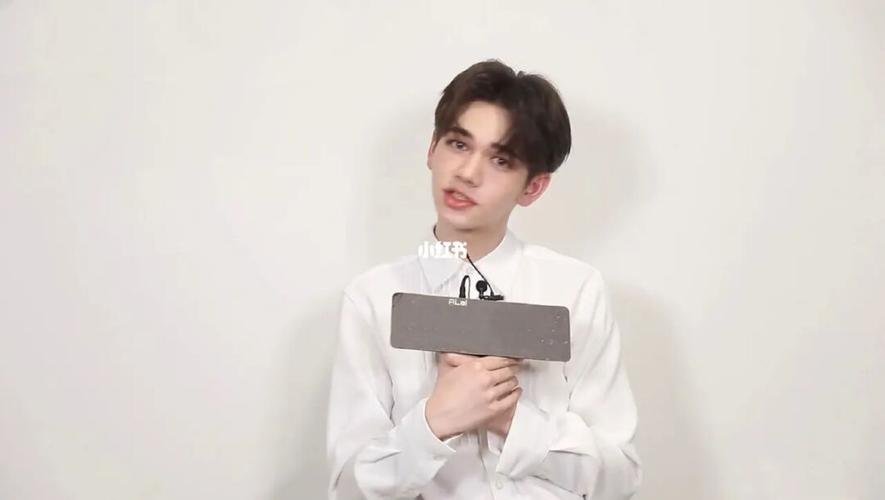 庆怜999999为什么会有这么可爱的男孩子啊_庆怜