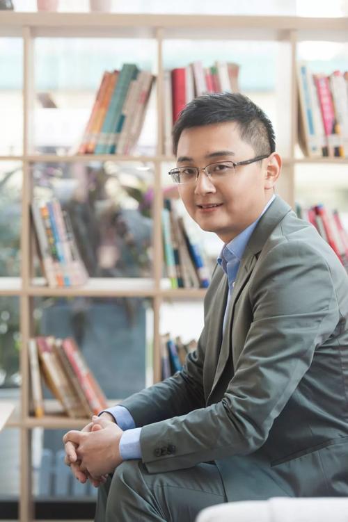 揭秘六神磊磊他除了读金庸还在读谁