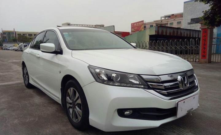 本田 雅阁 2015款 2.0l lxs 精英版-九代珍珠白雅阁