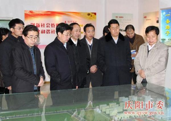 综治办主任刘洪涛,市委政法委副书记石建国,市综治办副主任朱耀文,区