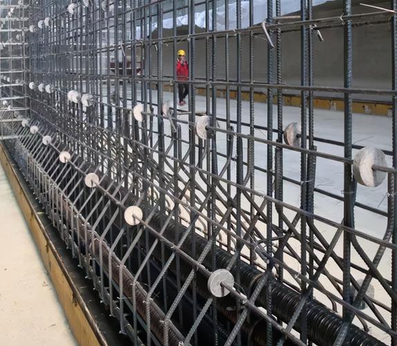 实拍贵州首个全封闭预制梁场,标准化杠杠的_钢筋