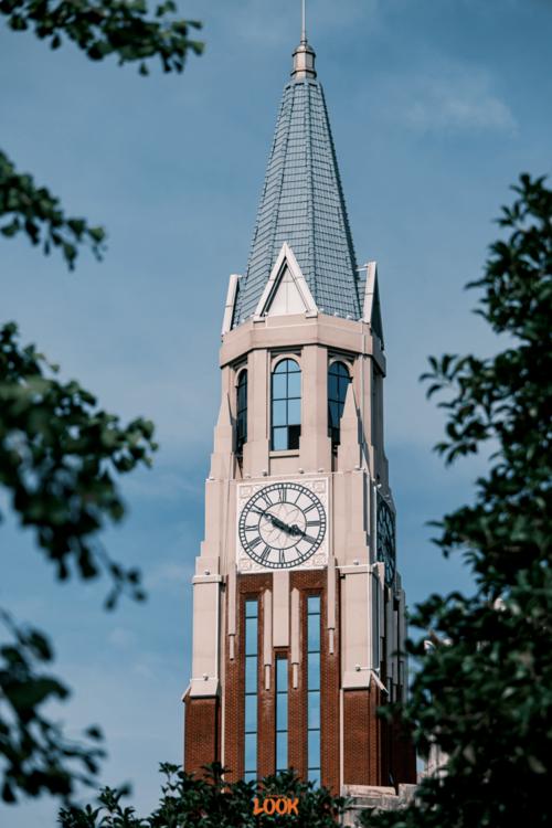 look | 华东政法大学 · 看东方霍格沃茨