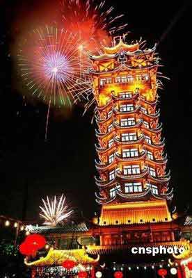 璀璨的夜景灯光装扮成都塔子山灯会(图)