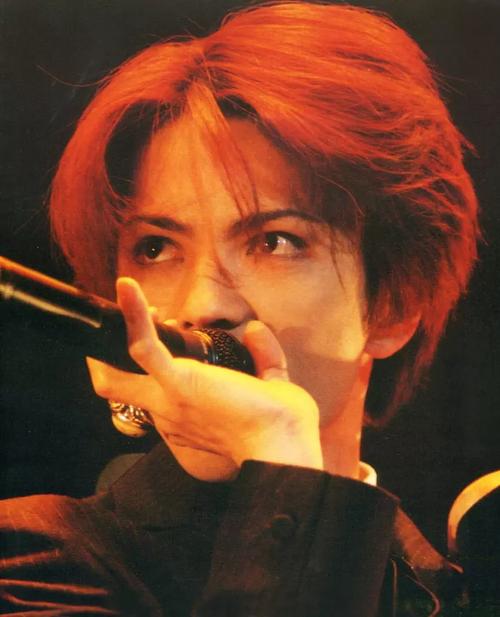 了yoshiki,他好漂亮,我突然能get到小说里那些万人迷受,更一个hyde,咋