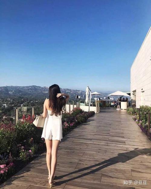 一组拥有惊人大长腿的妹子跟大家奉上.