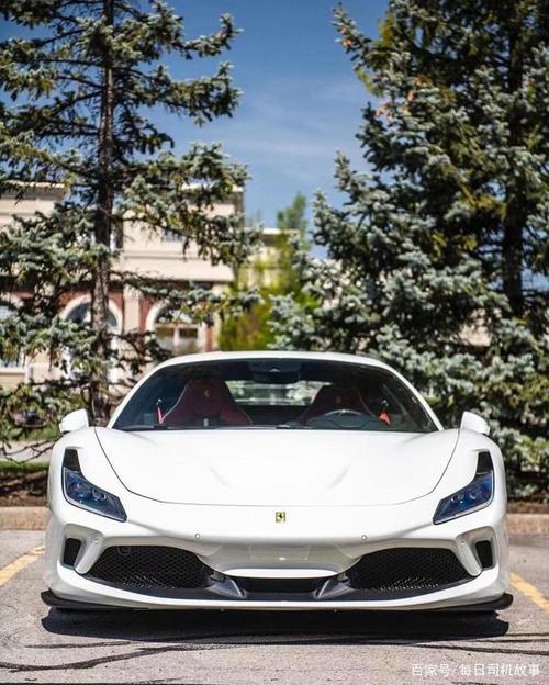 女司机开390万法拉利f8硬怼渣土车,没想到渣土车立刻