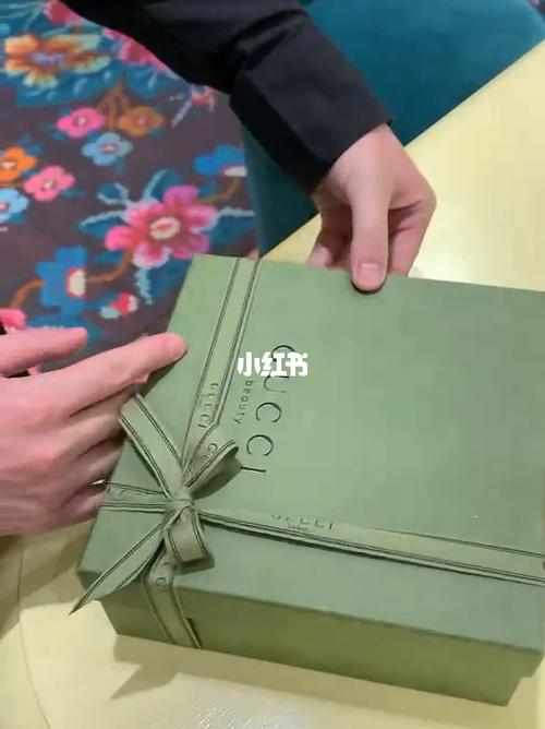 gucci礼盒蝴蝶结教程_礼盒_蝴蝶结_丝带_古驰怎么样_教程_礼物_送给男