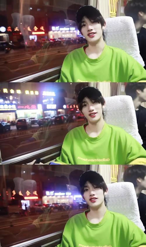 有没有丁程鑫三格的壁纸,像这样,谢谢大噶