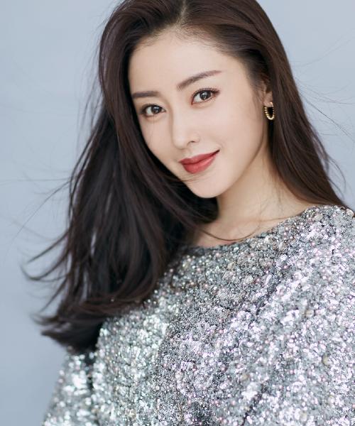 演员张天爱时尚图片,甜美迷人