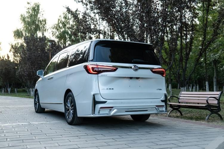 别克gl8 别具一格的鸟巢包围 搭配大漠荒的配色