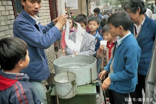 1986年的重庆,罕见街拍老照片,重庆80后儿时的生活记忆