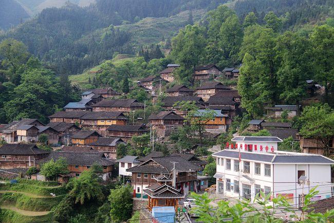 5月1日,贵州省从江县加勉乡加坡村传统村落保存完好的吊脚楼.