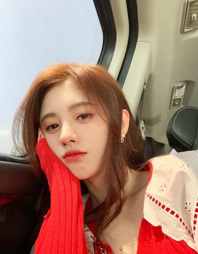 鞠婧祎日常温柔小鹿妆大揭秘,学会这四个tips,立马拥有高级感