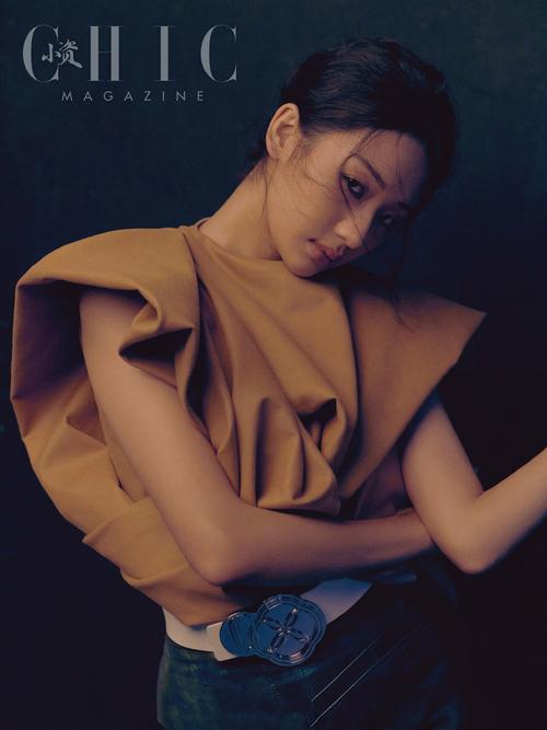 简介:汤加文魅力性感大片写真图片,分享一组汤加文图片给大家,图中的