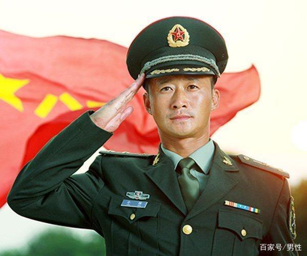 小伙伴对吴京的印象一直是《我是特种兵之利刃出鞘》里面那个一身军装