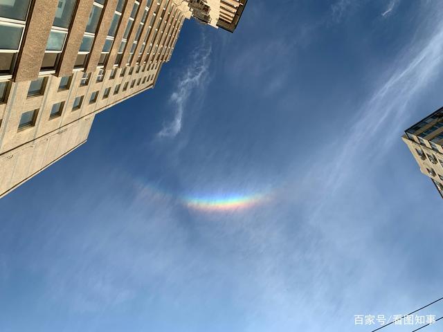 北京天空"环天顶弧"刷屏,色彩艳丽,市民争相拍摄