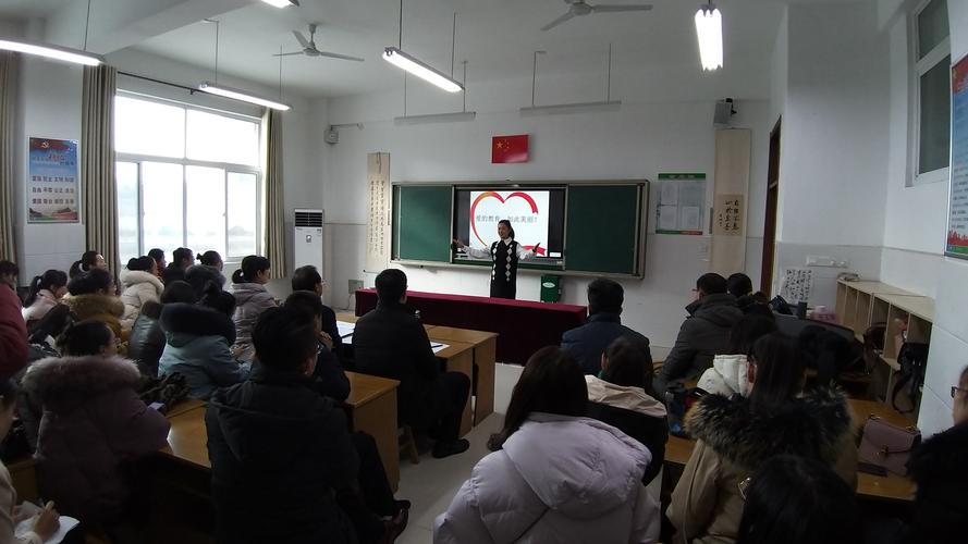 莱芜区第一届中小学教师读教育名著做智慧教师读书报告会举行