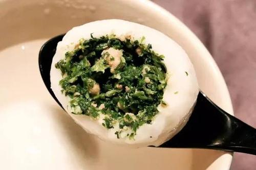 荠菜汤圆炖鱼头