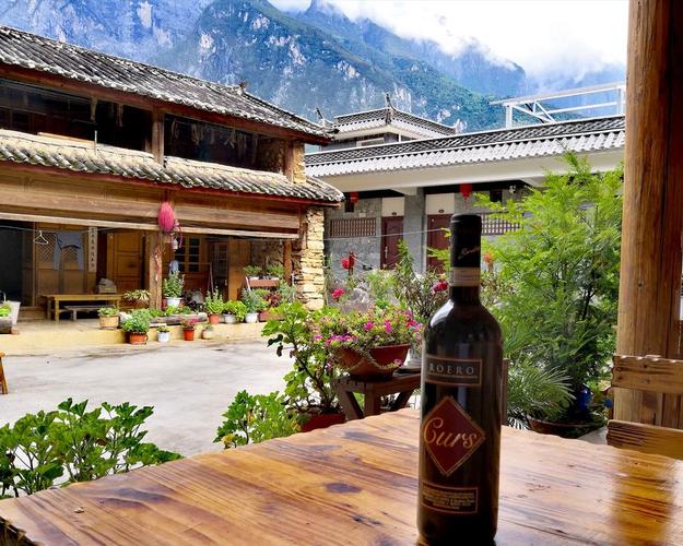 乡村民宿 香格里拉虎跳峡山美客栈