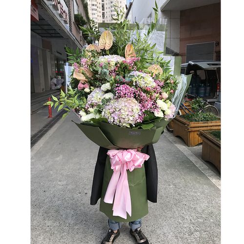 2020年最新时尚花束,2021年新款花束 原野花艺巨型高端鲜花花束百合红掌玫瑰时尚混搭超大花束北京广州深圳