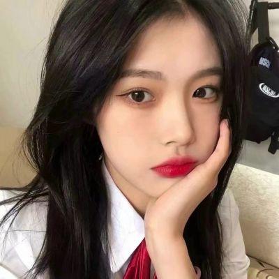 ins风女头 文案:"任何人渐行渐远的时候都觉得对方变了"