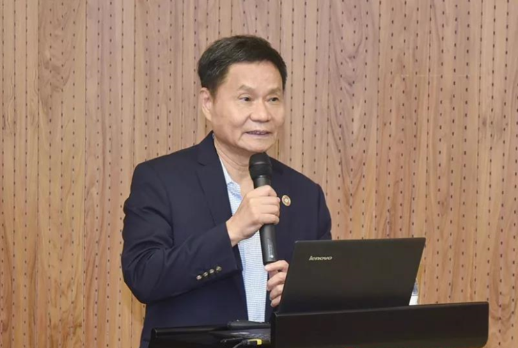 深圳市潮汕商会驻会会长黄育宏发表讲话