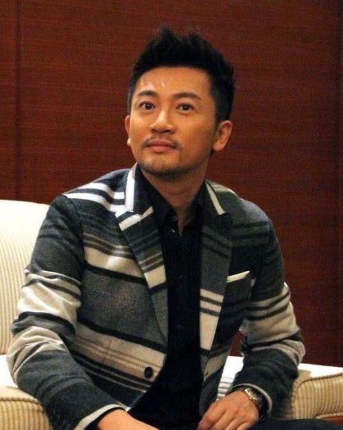 苏有朋最近疑似"整容",还是发型的关系?整个气质都不一样了