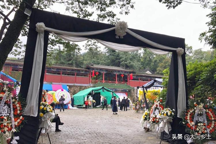 道士算卦为啥那么准(终南山千年楼观台) - 天华易学