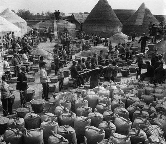 审阅:高蕊简评:一段交公粮的历史,反映出当初农民的辛劳.