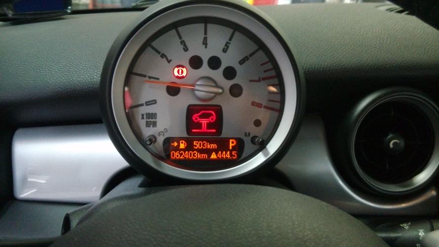 请问哪位大神知道这故障灯是什么意思 宝马mini